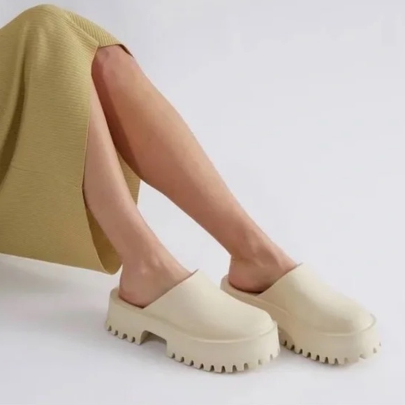 Jeffrey Campbell Lugged Sole Clog - Sea Salt - Picture 1 of 4
